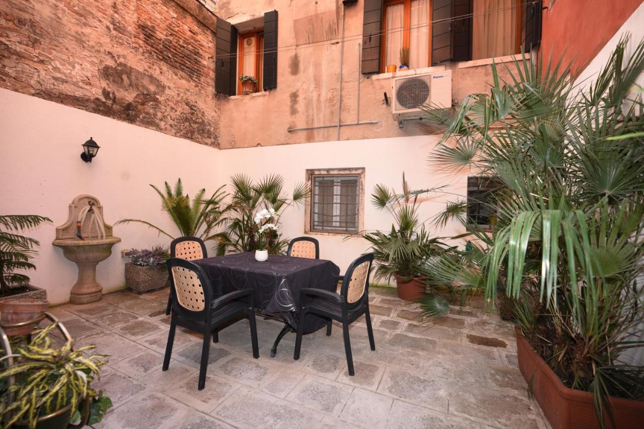 Do Pozzi Apartment Venesia Bagian luar foto